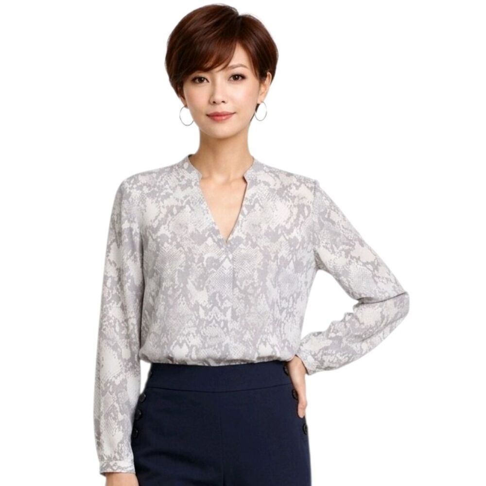 Jennifer Lopez Gray Snakeskin Print Notched V-neck Long Sleeve Blouse Size M